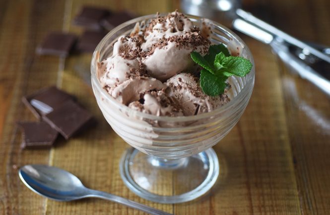 Come preparare il gelato fatto in casa senza gelatiera