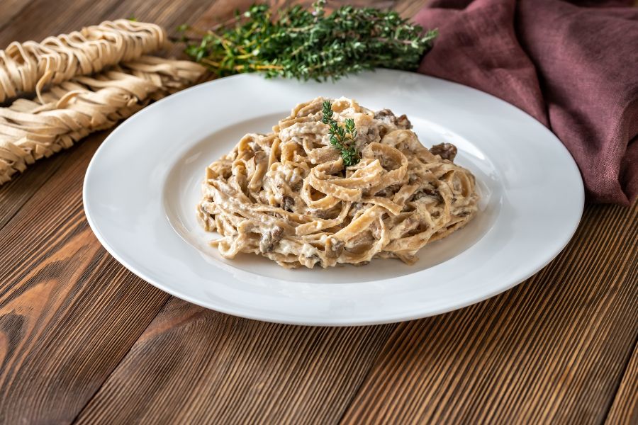 Tagliatelle ai funghi porcini: l’autunno nel piatto